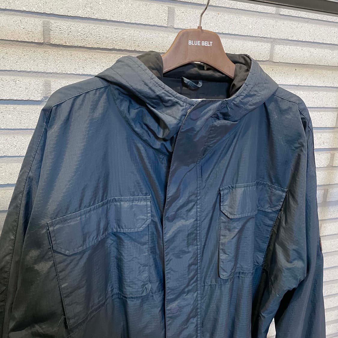 리바이스 나일론 후드 윈드 자켓 4포켓 스트링 디테일 네이비 상품이미지4