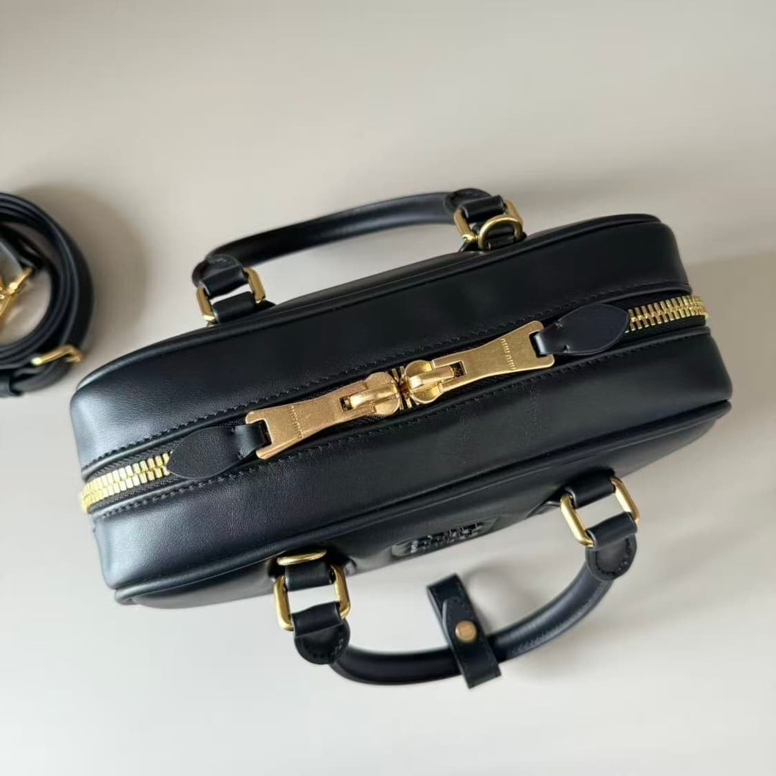 미우 미우 아르카디 레더 미니백 블랙 상품이미지7