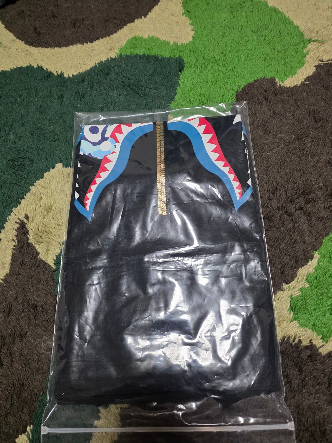 [160] 베이프 ABC 블루카모 마일로 인 샤크 반팔티 블랙 키즈 상품이미지4