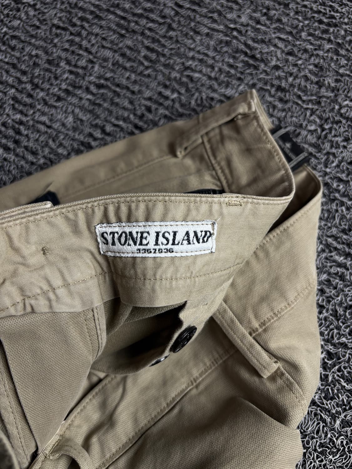 스톤아일랜드 패치로고 베이지 필드 치노 팬츠 2840 상품이미지4