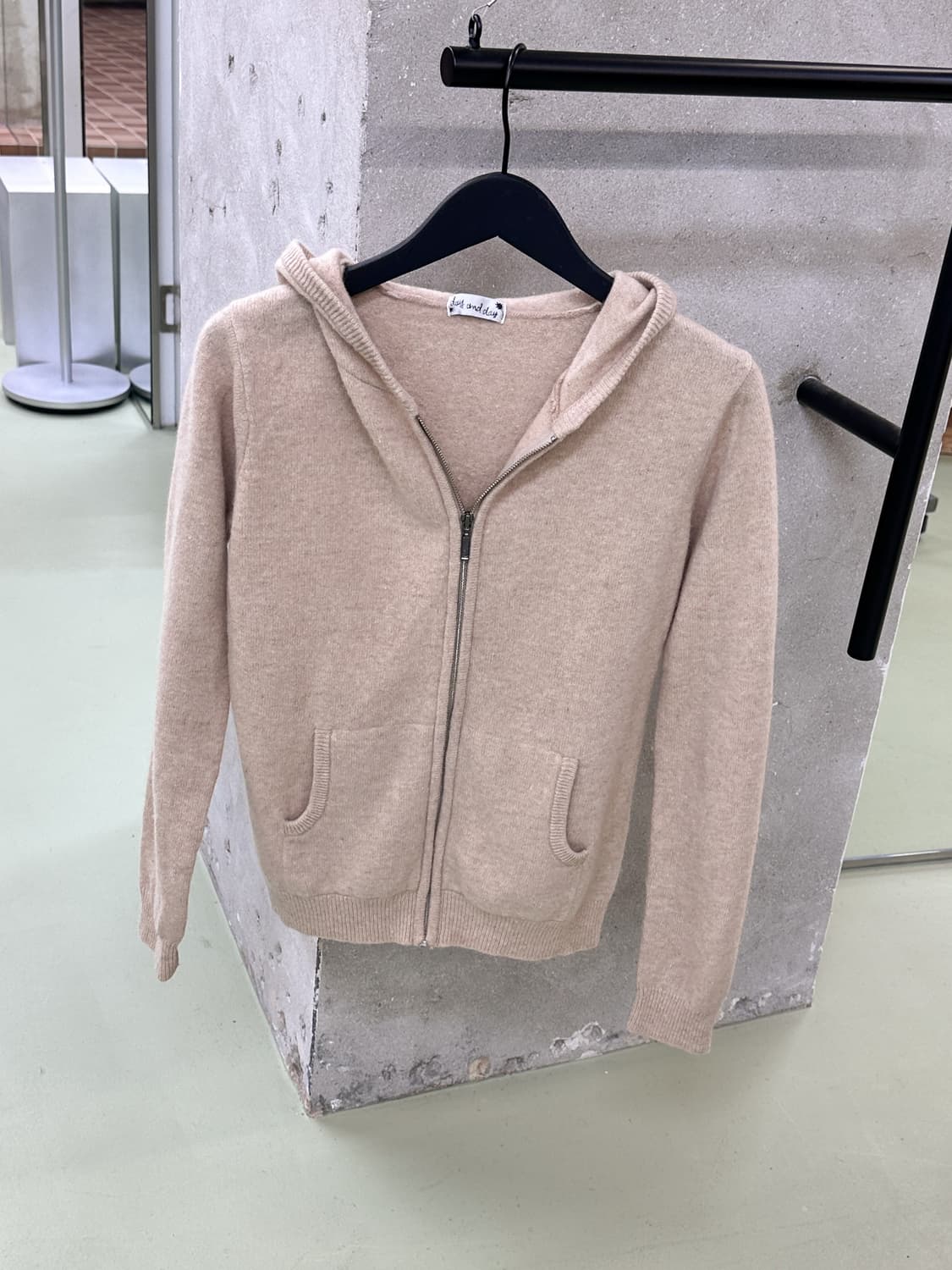 soft beige wool hd zip up 상품이미지3