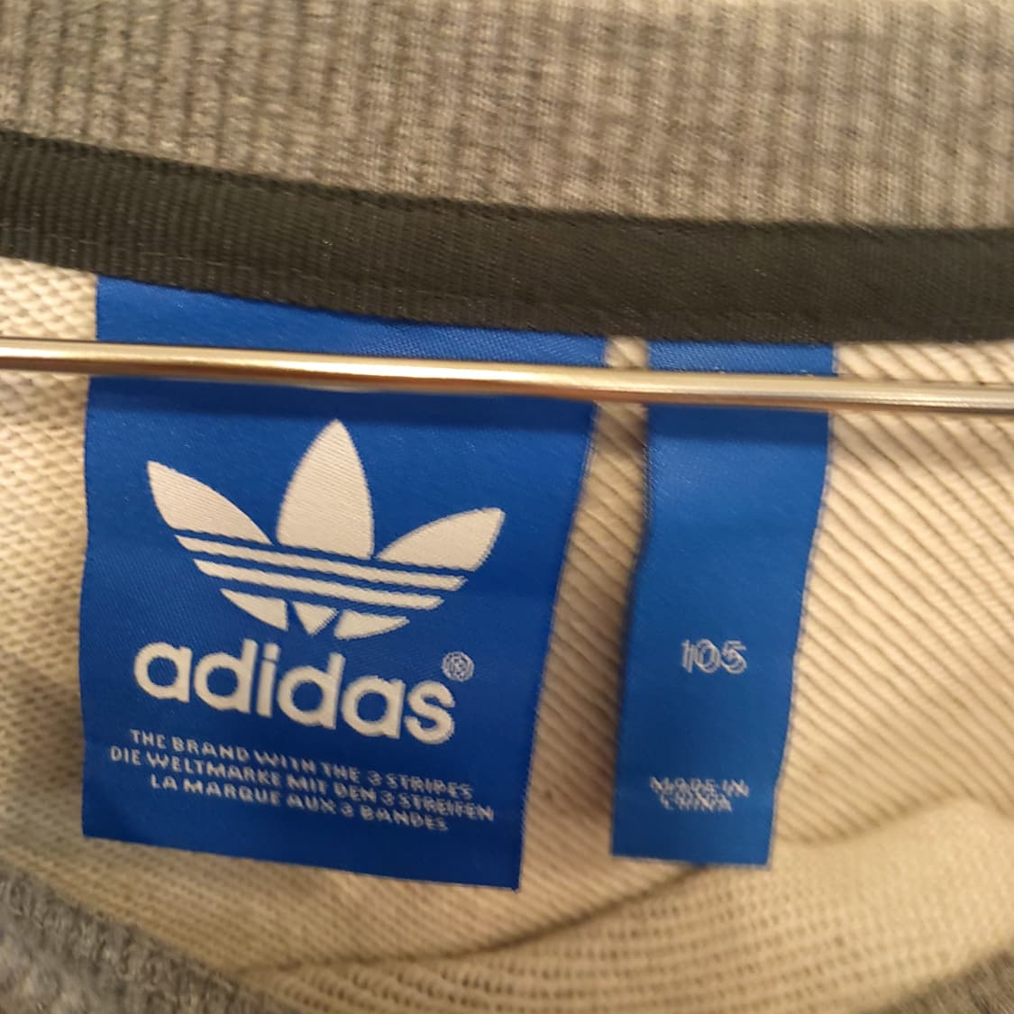 아디다스 스트릿 레오파드 로고 맨투맨 상품이미지3