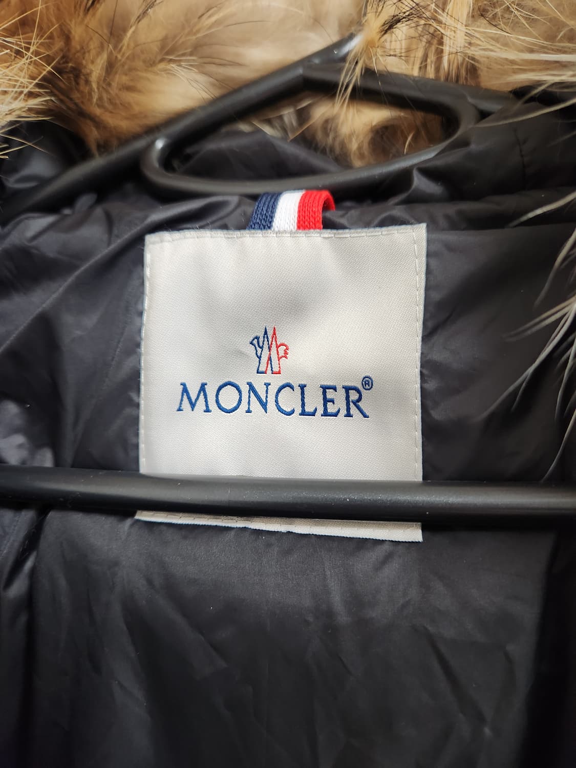 몽클레어 아프톤 블랙 패딩 상품이미지3