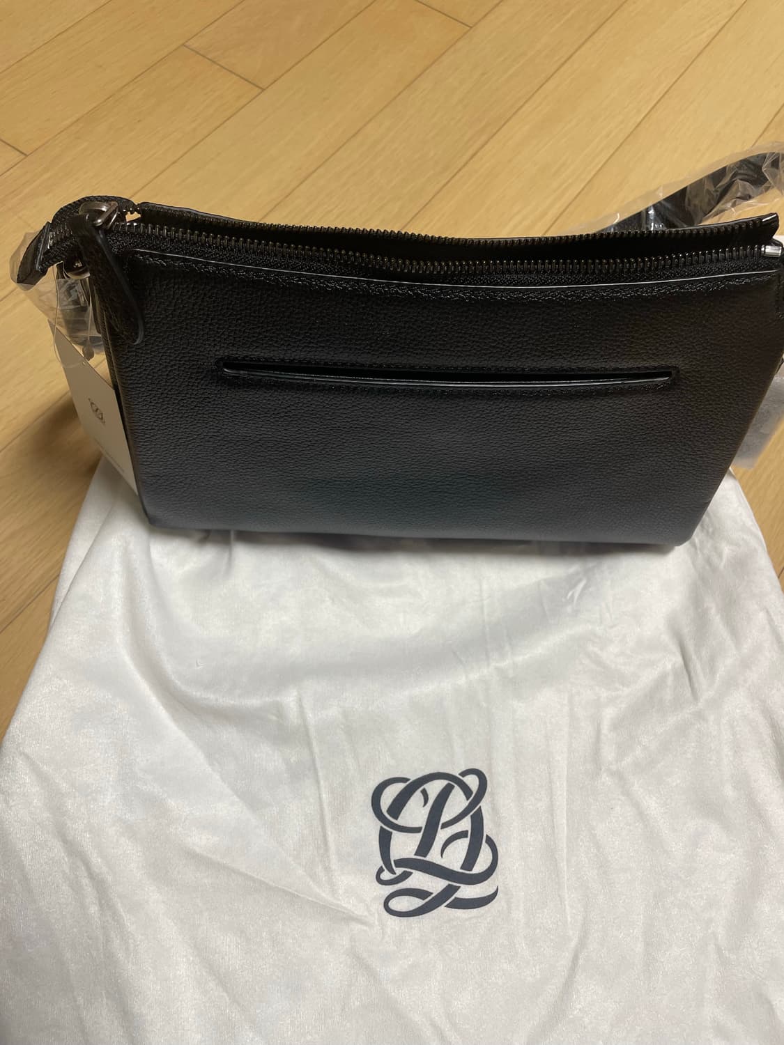 <새상품>루이까또즈 블랙 가죽 숄더백 상품이미지4