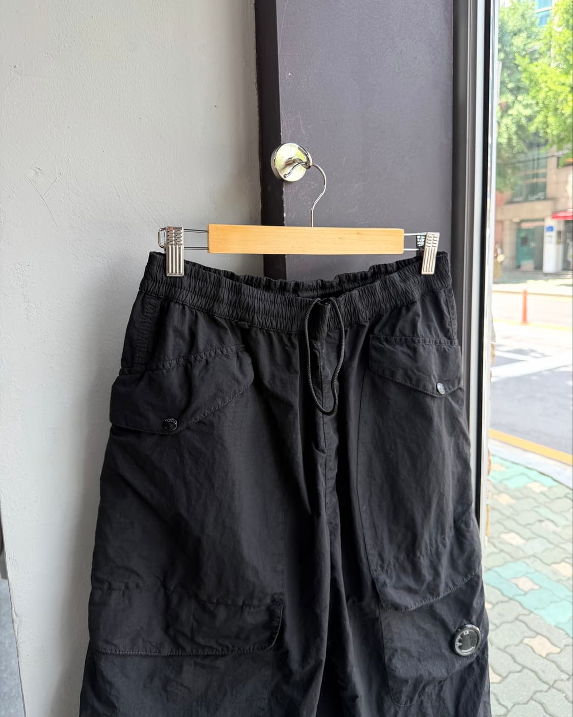 82/ 씨피컴퍼니 25SS 루즈 테크 7부 나일론 팬츠 상품이미지3