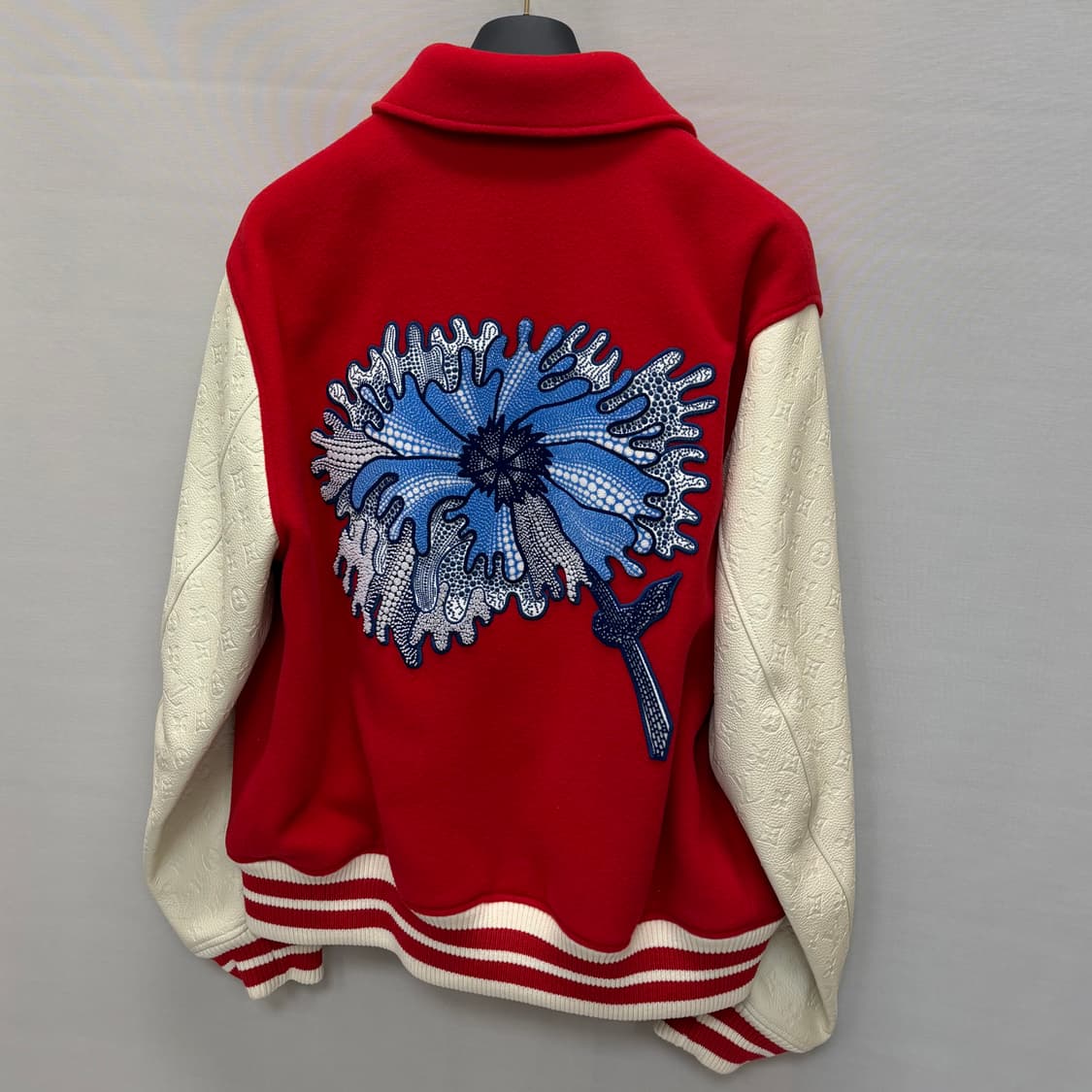 루이비통 x 야요이 쿠사마 싸이키델릭 플라워 자수 바시티 블루종 자켓 상품이미지5