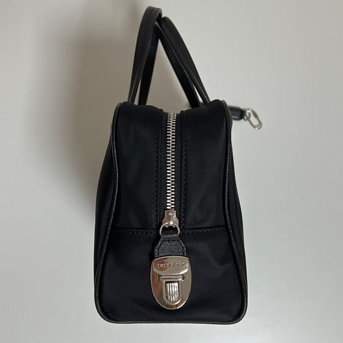 투티에 로케백 스몰 나일론 블랙 상품이미지4