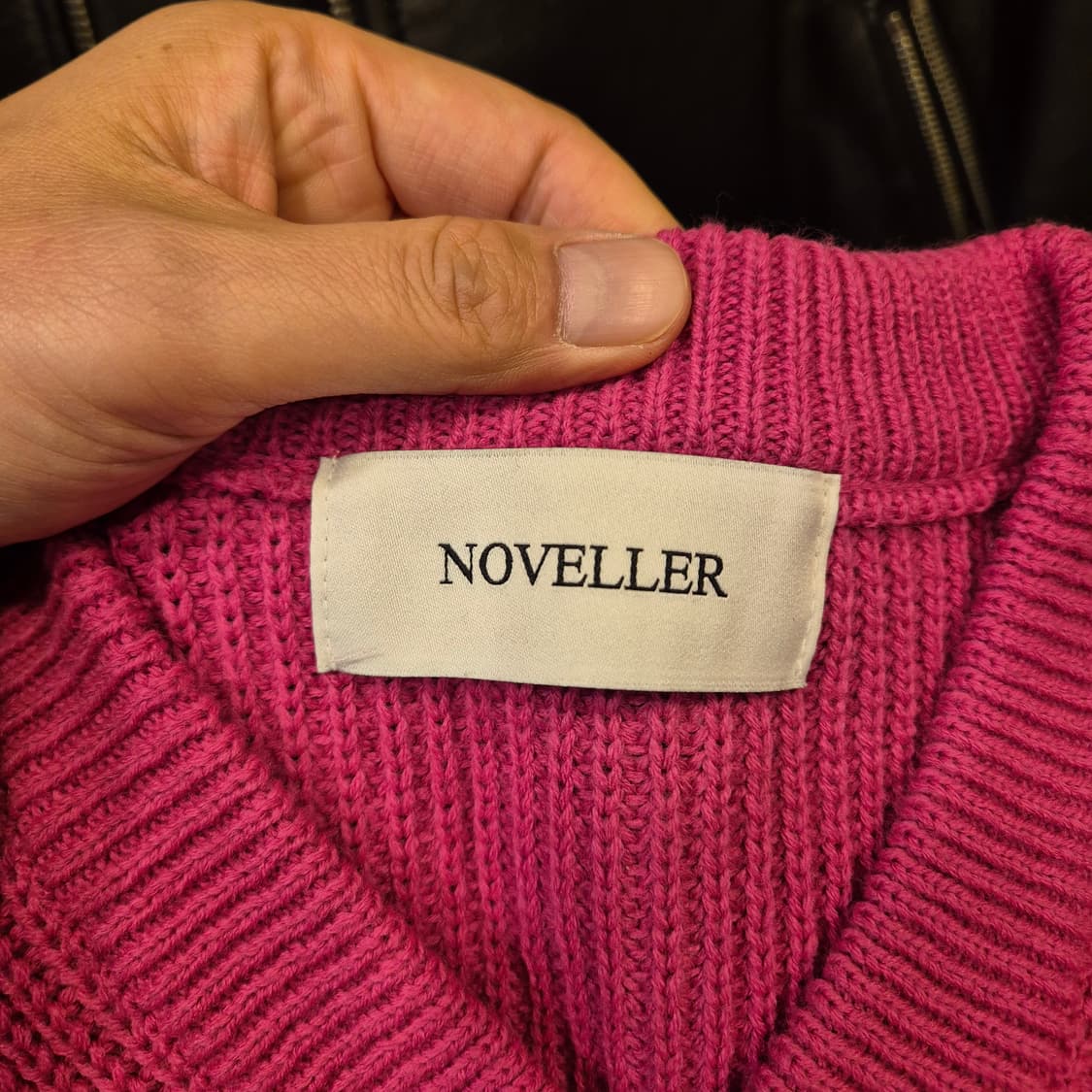 FREE 핫핑크 V넥 니트 상품이미지3