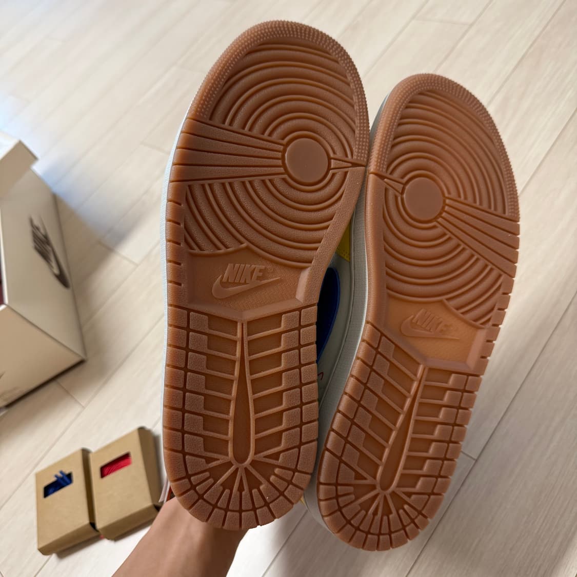 조던1 카나리 트래비스스캇 남자 270  상품이미지4