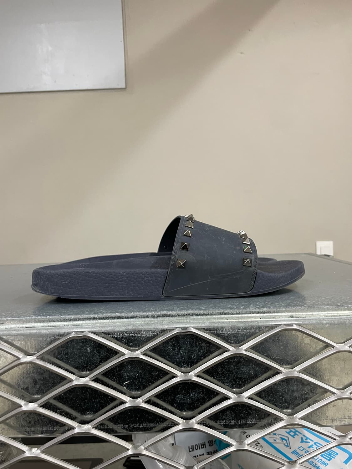 발렌티노 락스터드 러버 슬라이드 EU42 (gr-3999) 상품이미지4