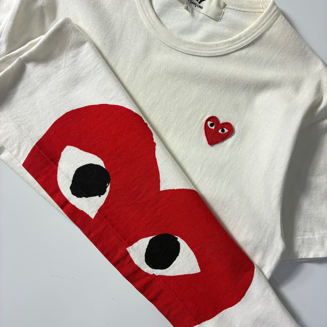 Comme des garsons  꼼데가르송 레드 엣지하트 화이트 반팔  상품이미지2