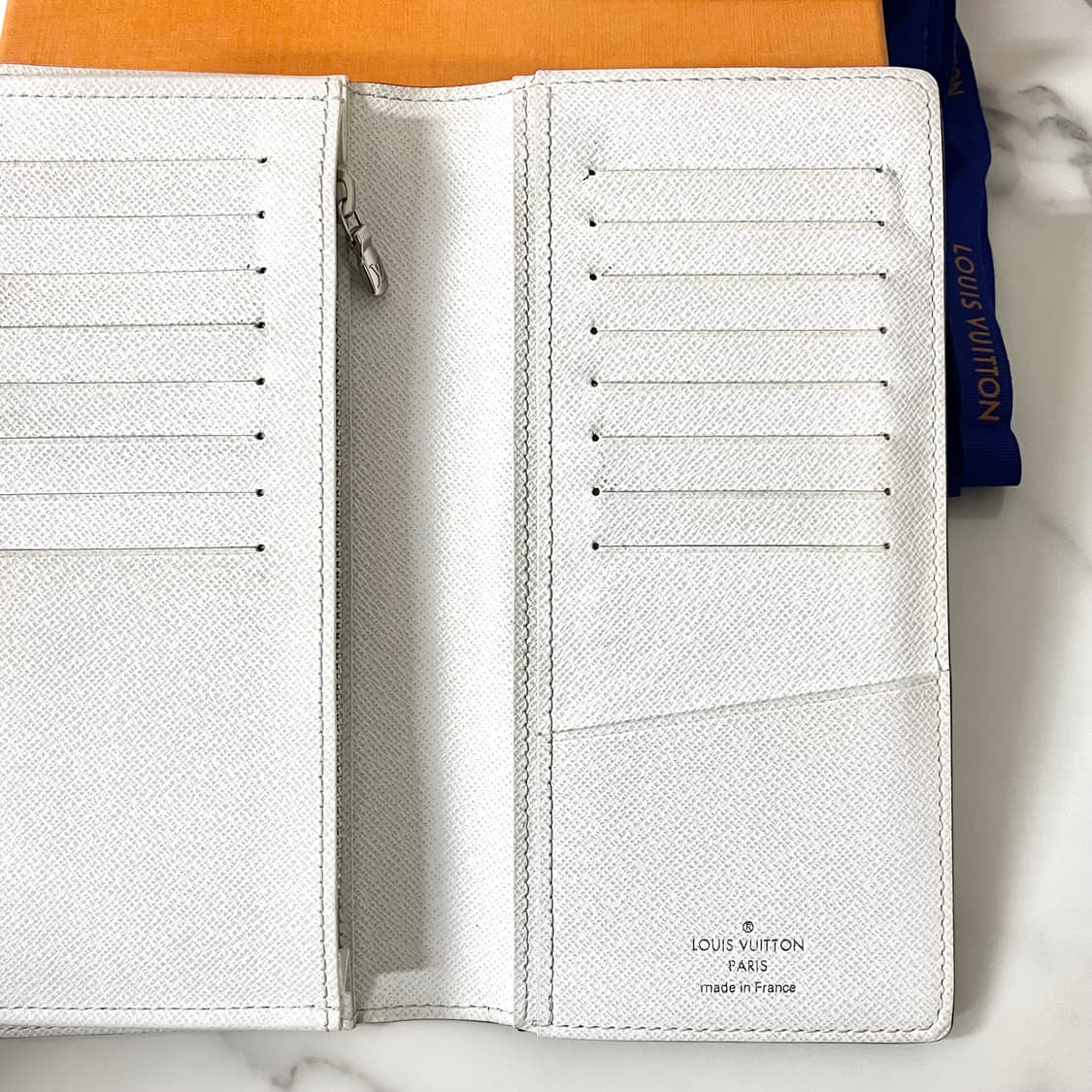 [S급/정품] 루이비통 화이트 옵틱 브라짜월릿 장지갑 상품이미지5