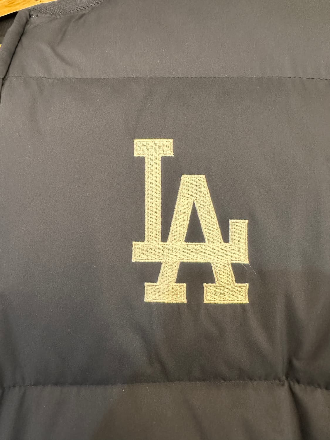 100) 뉴에라 LA 네이비 오리털 숏 패딩 점퍼 상품이미지4