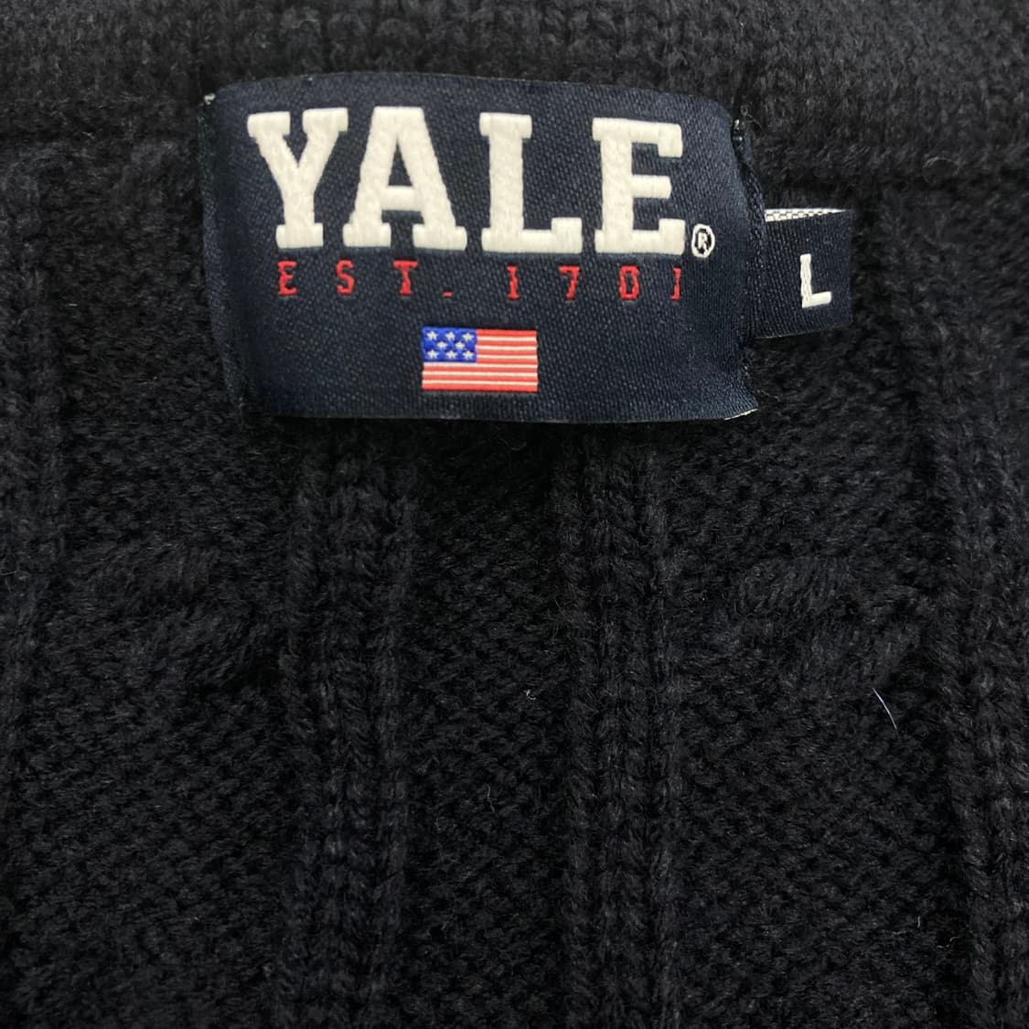예일 네이비 컬러 스몰 로고 꽈배기 니트 베스트 상품이미지3