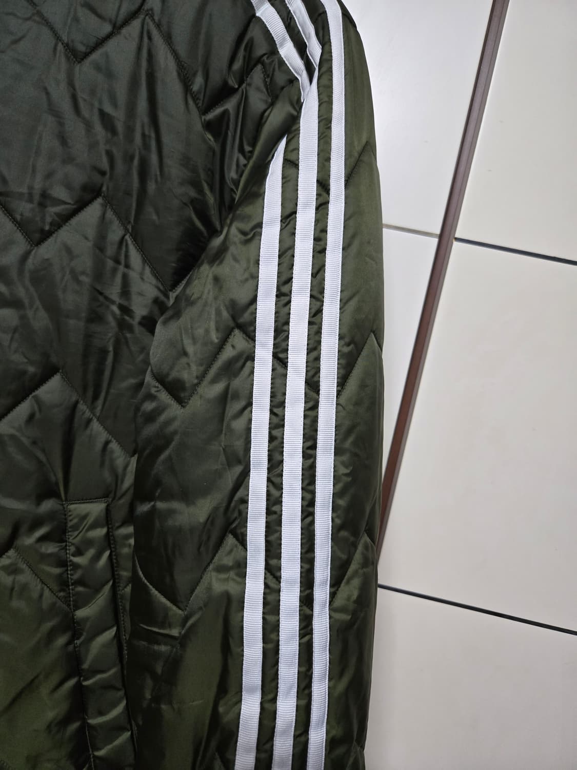 아디다스 누빔 퀼팅 봄버 자켓 상품이미지3