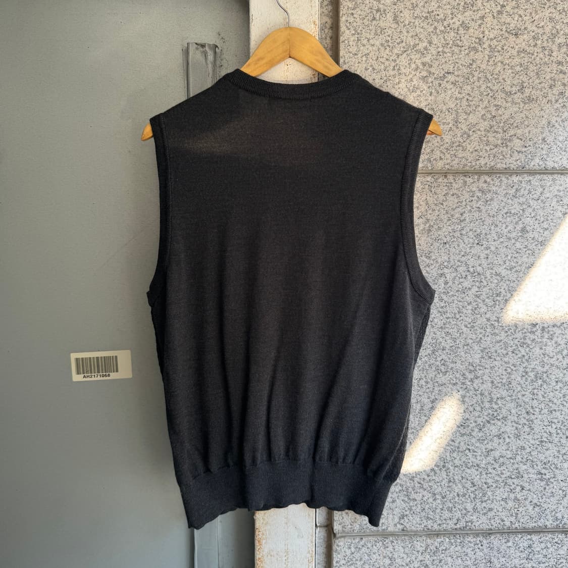 입생로랑 로고 패턴 니트 베스트 상품이미지2