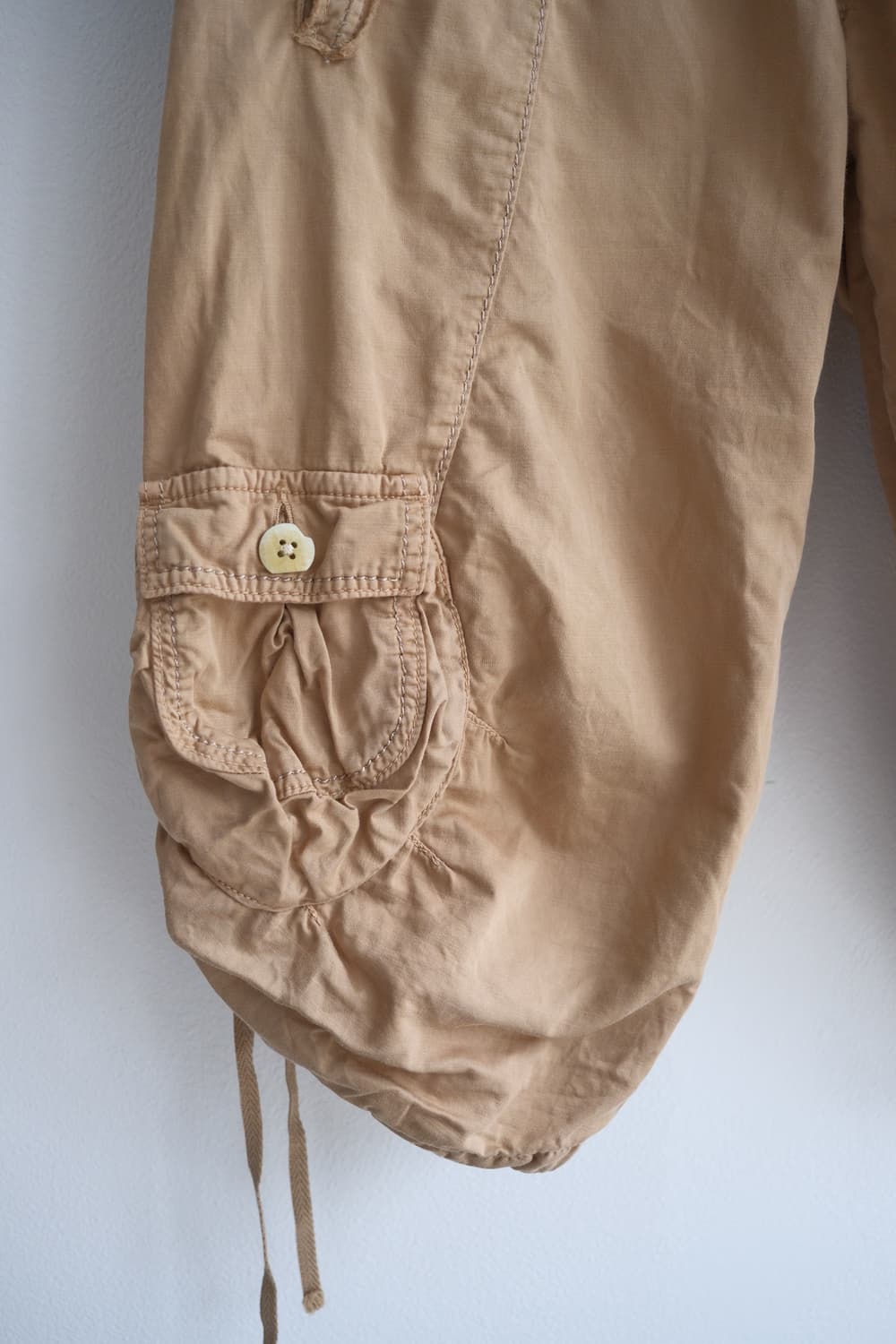 Broken button detailed cargo capri pants 상품이미지5