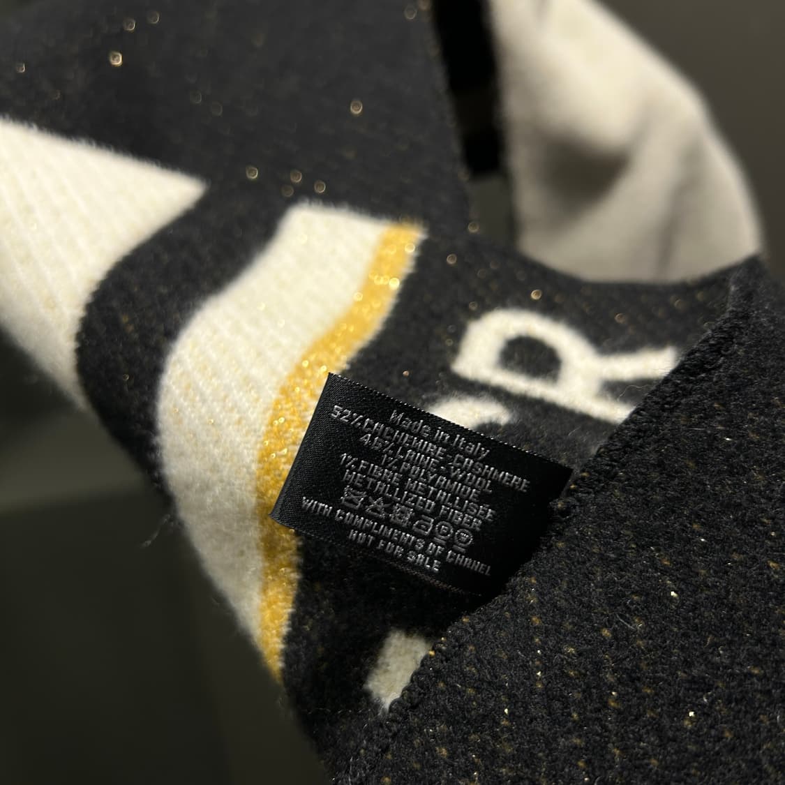 샤넬 카멜리아 캐시미어 머플러 상품이미지8