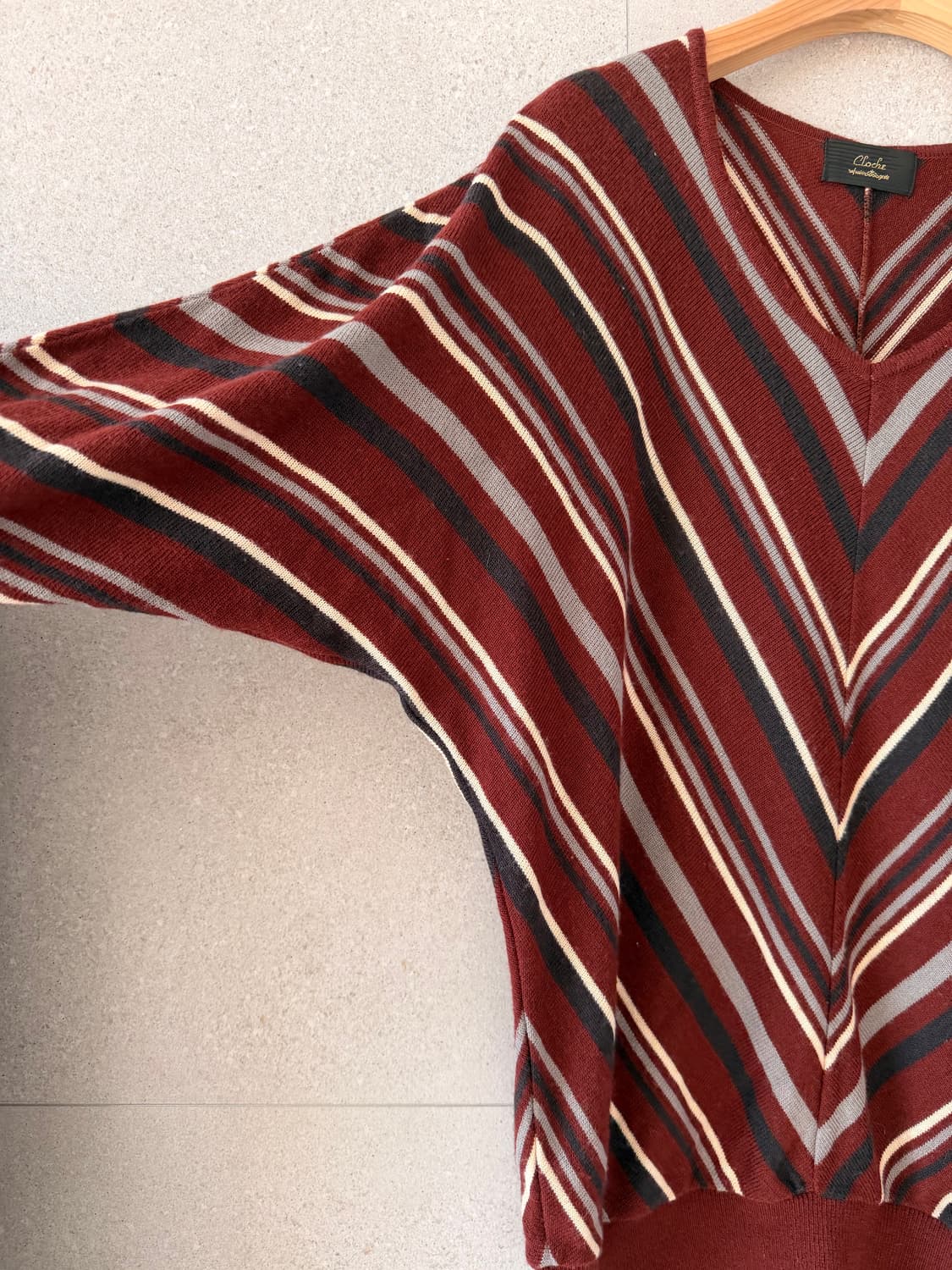 여성 긴팔 니트 가오리핏 브라운 사선 모리룩 상품이미지2