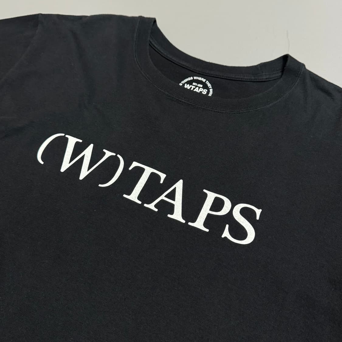 더블탭스 16ss 블랙컬러 비주얼업아머드 양면 프린팅 코튼 크루넥 반팔 상품이미지4