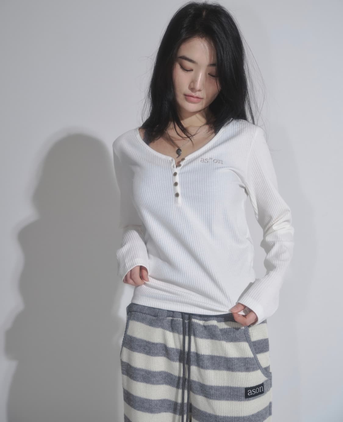 애즈온 WISH RIBBED BUTTON TEE 상품이미지1