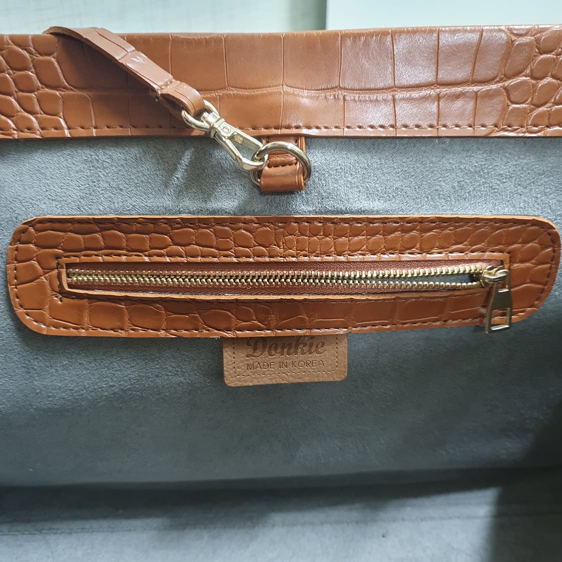 브라운 크로커다일 패턴 엠보 가죽 쇼퍼백 토트백 (파우치 포함) 상품이미지4