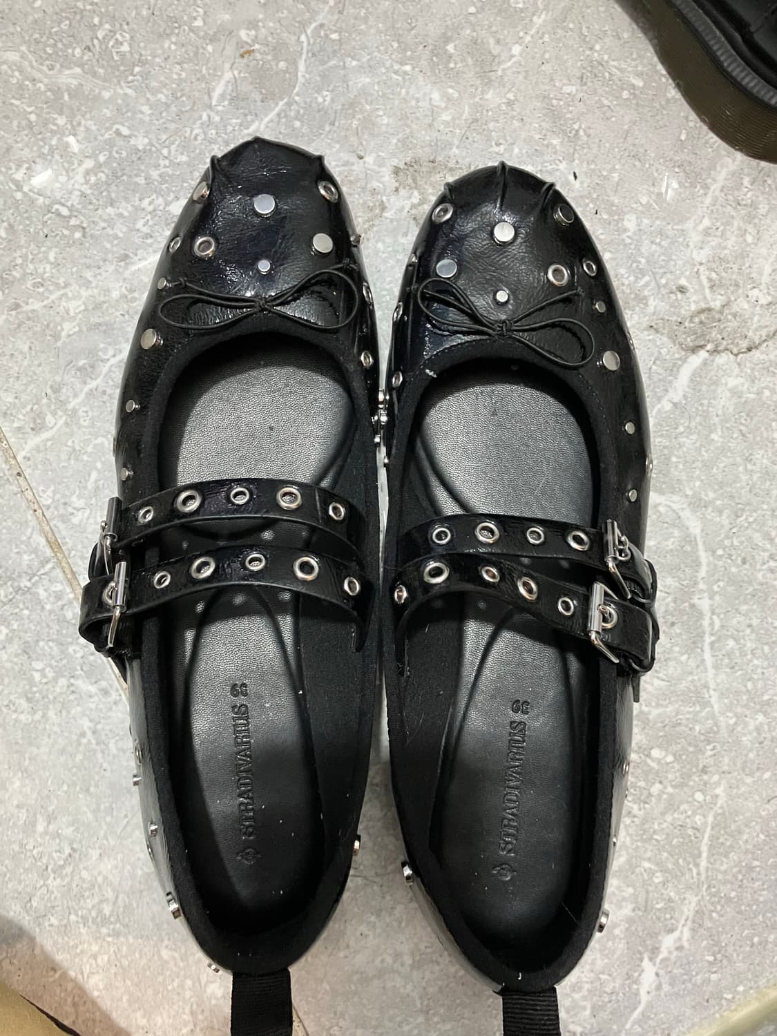 39) stradivarius 펀칭 스터드 발레리나 슈즈 상품이미지1