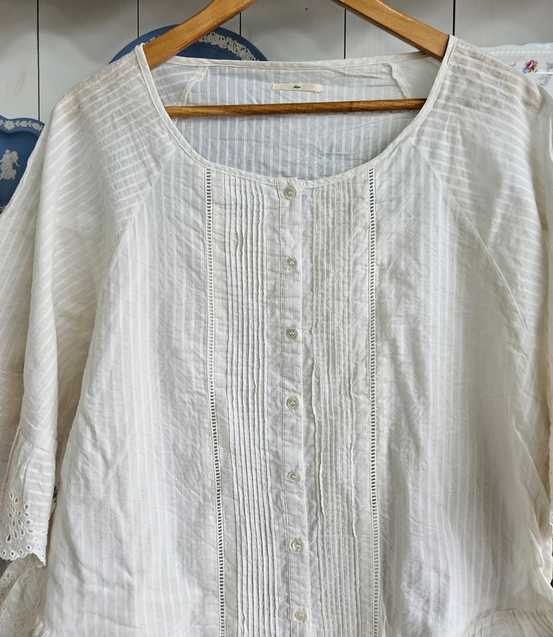 가오리핏 케이프형 화이트 블라우스 상품이미지2