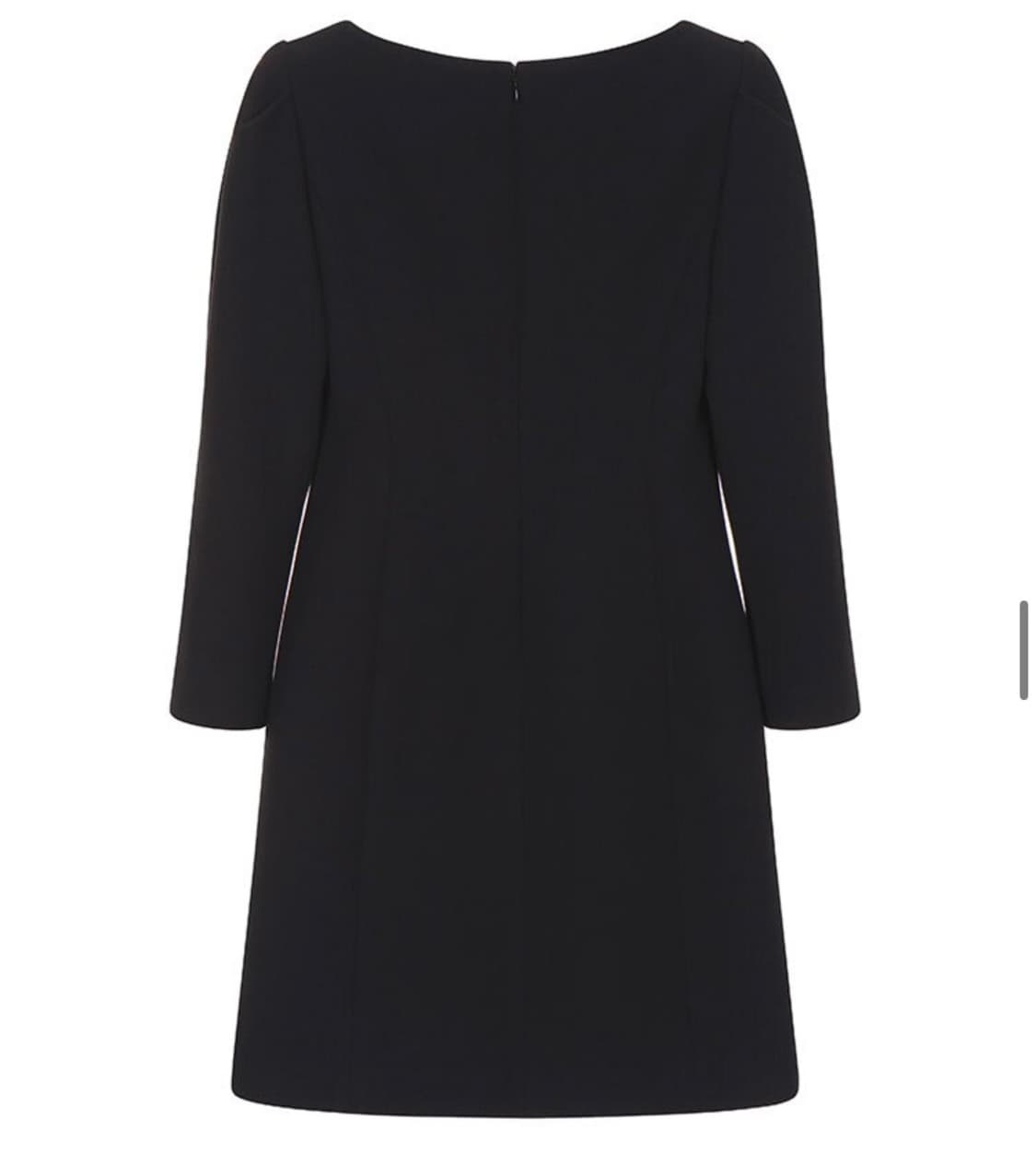 온앤온 커브드넥 블랙 원피스 상품이미지2