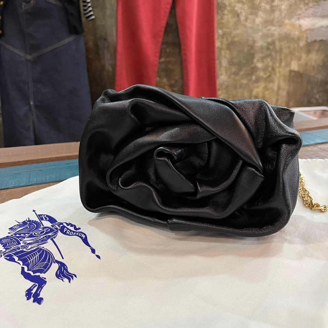 버버리 로즈 체인 클러치 백 상품이미지10