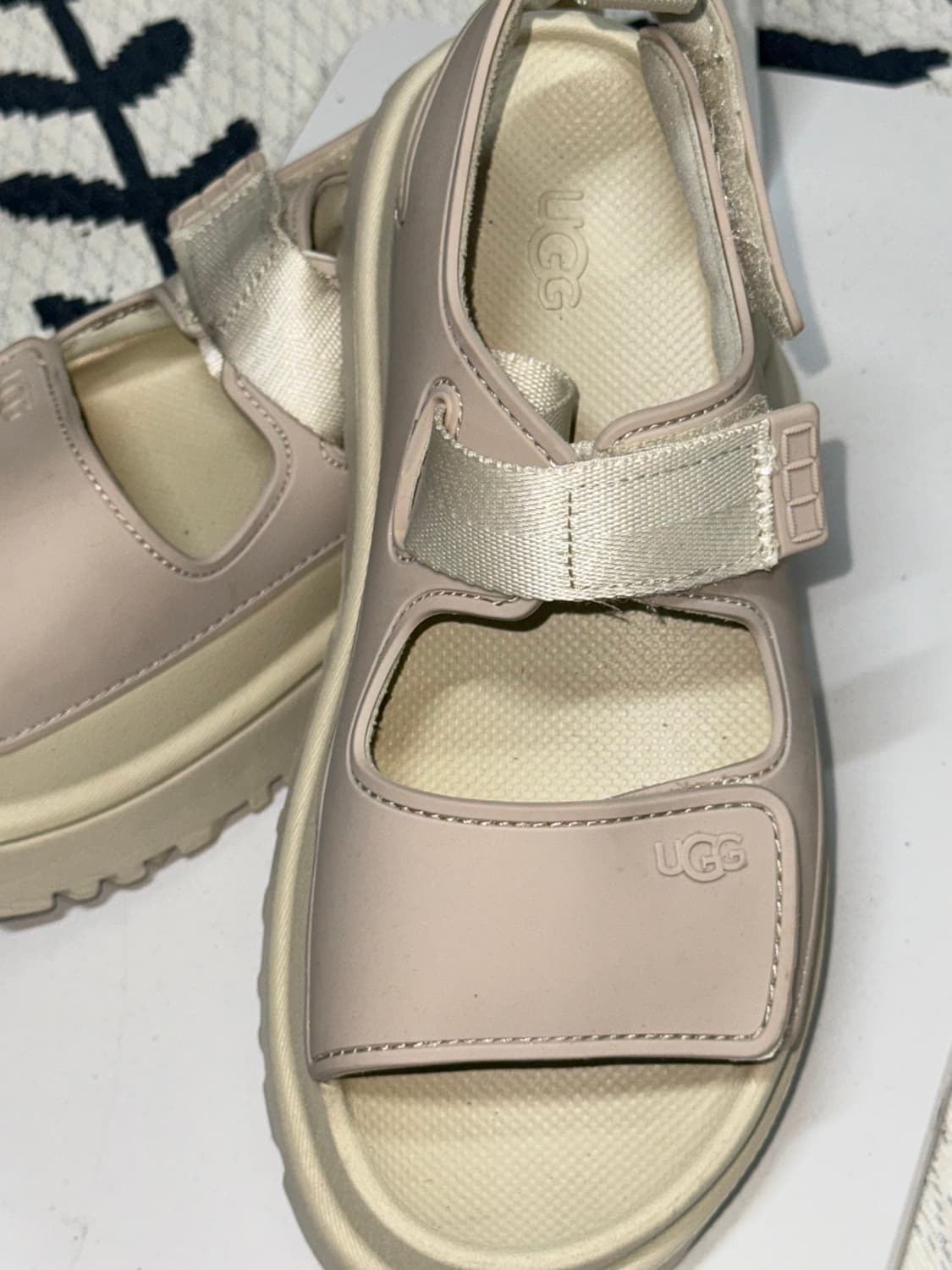 어그 UGG GoldenGlow Sandal 240mm 상품이미지2