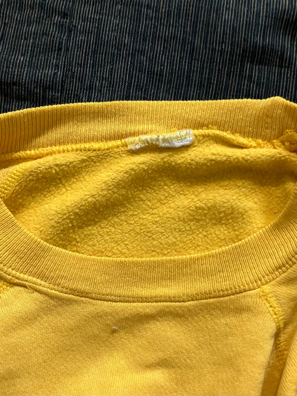 60~70s 오리지널 빈티지 노브랜드 트래쉬드 스웻셔츠 머스타드 옐로우 상품이미지4