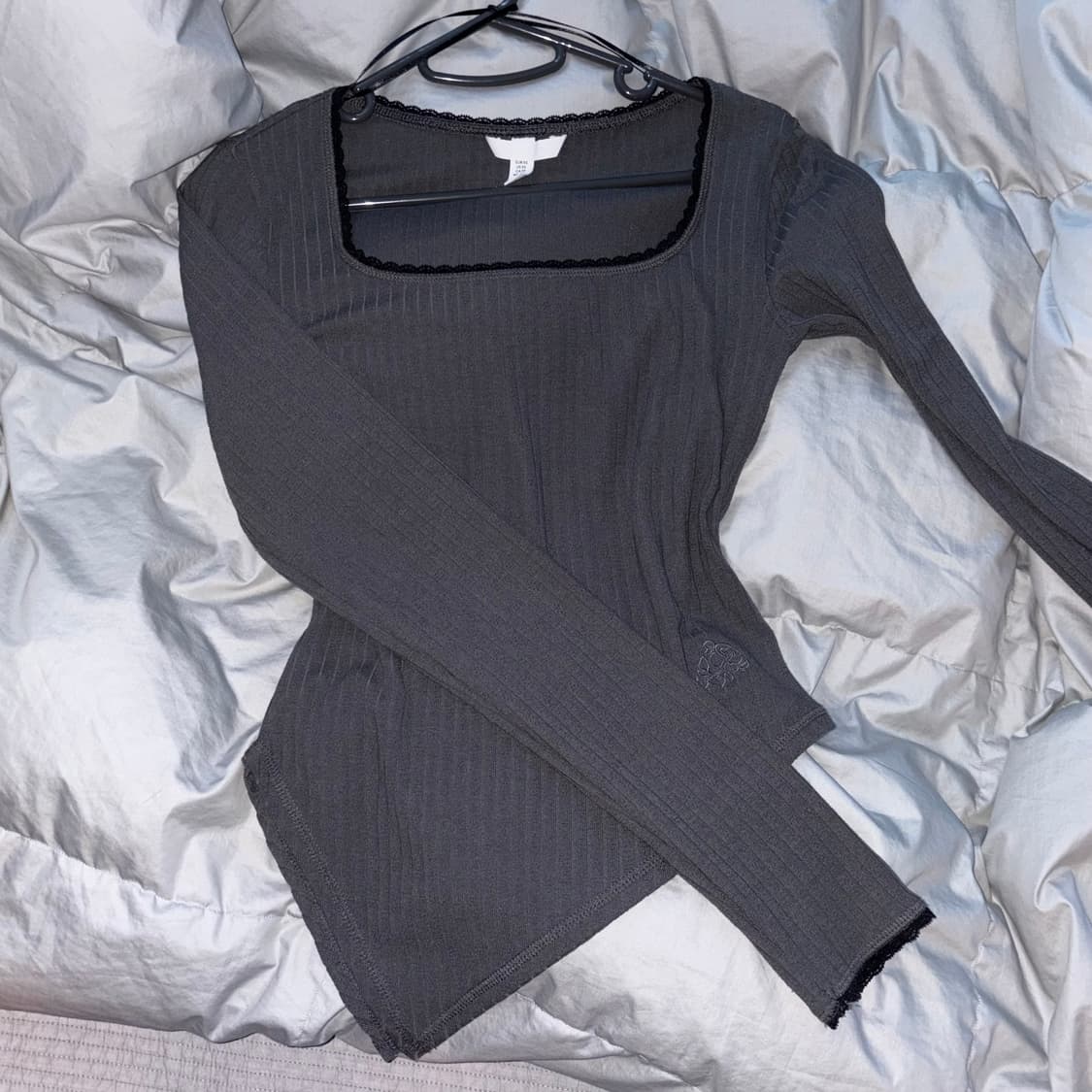 H&m 딥그레이 레이스 롱슬리브 상품이미지2