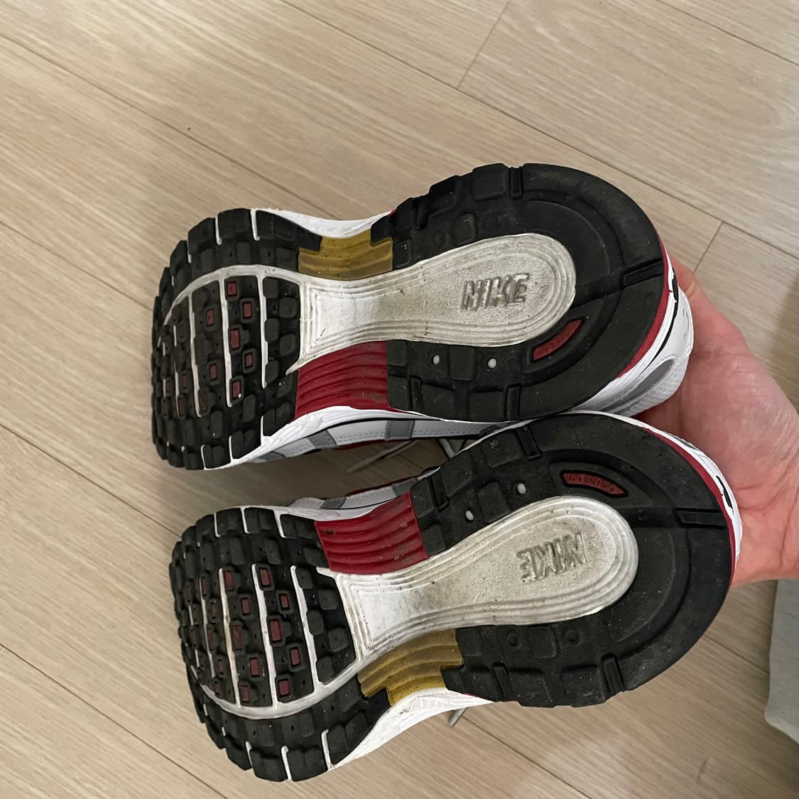 나이키 p6000 메탈릭 실버 레드 상품이미지3