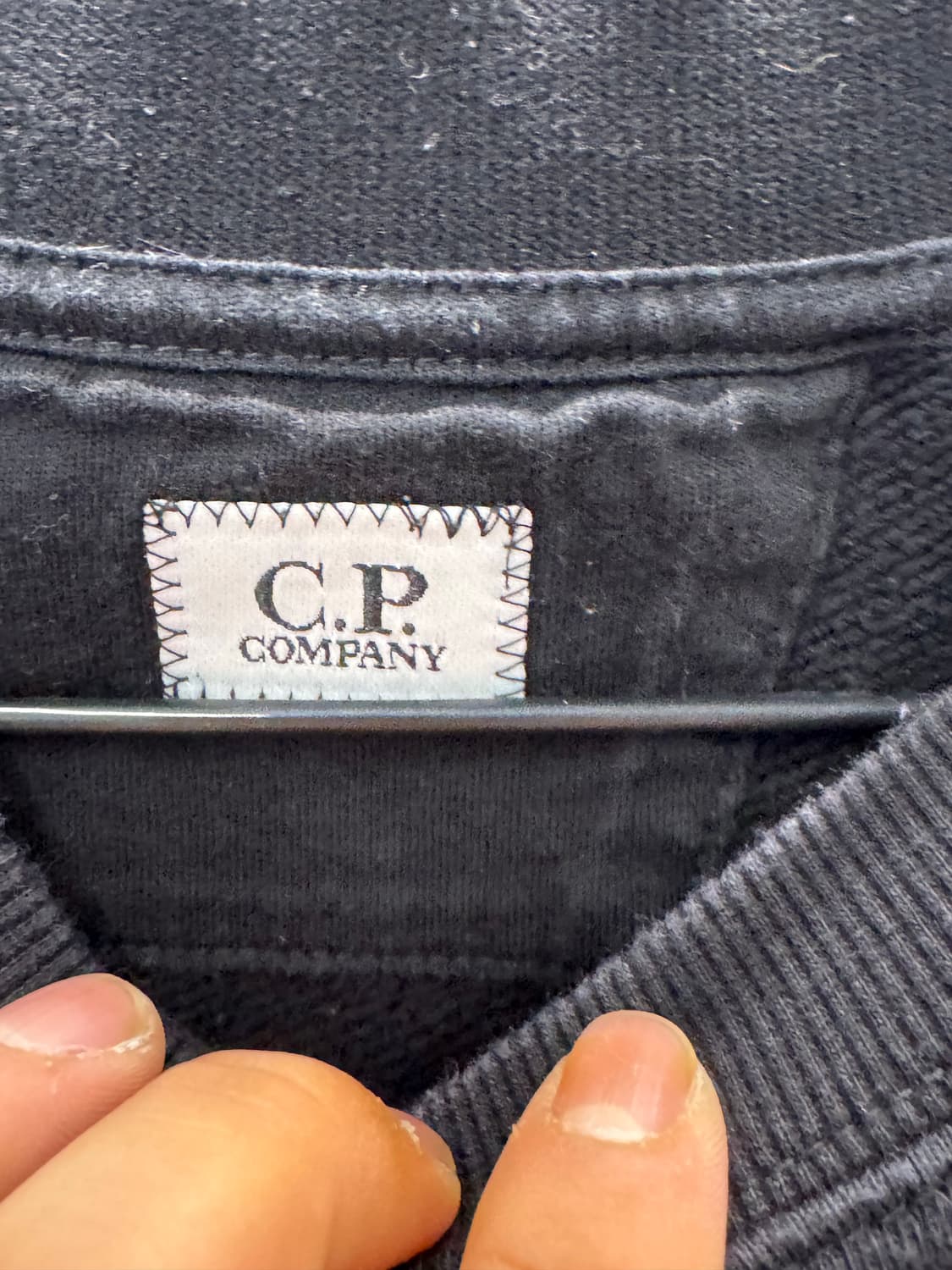 CP 컴퍼니 맨투맨 블랙 상품이미지4