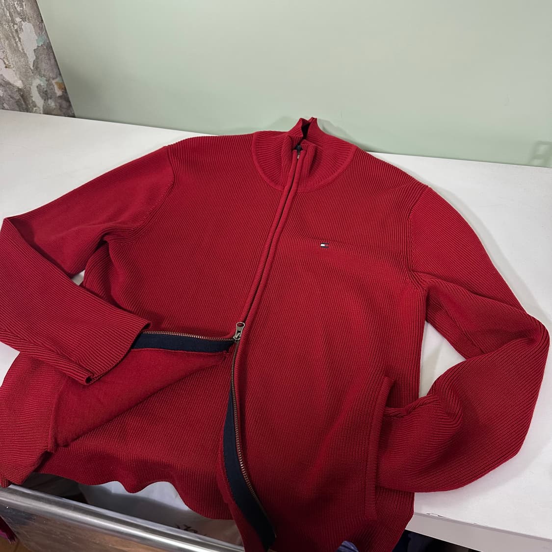 L 타미힐피거 레드 기본로고 투웨이 100% 메리노울 니트집업 상품이미지1