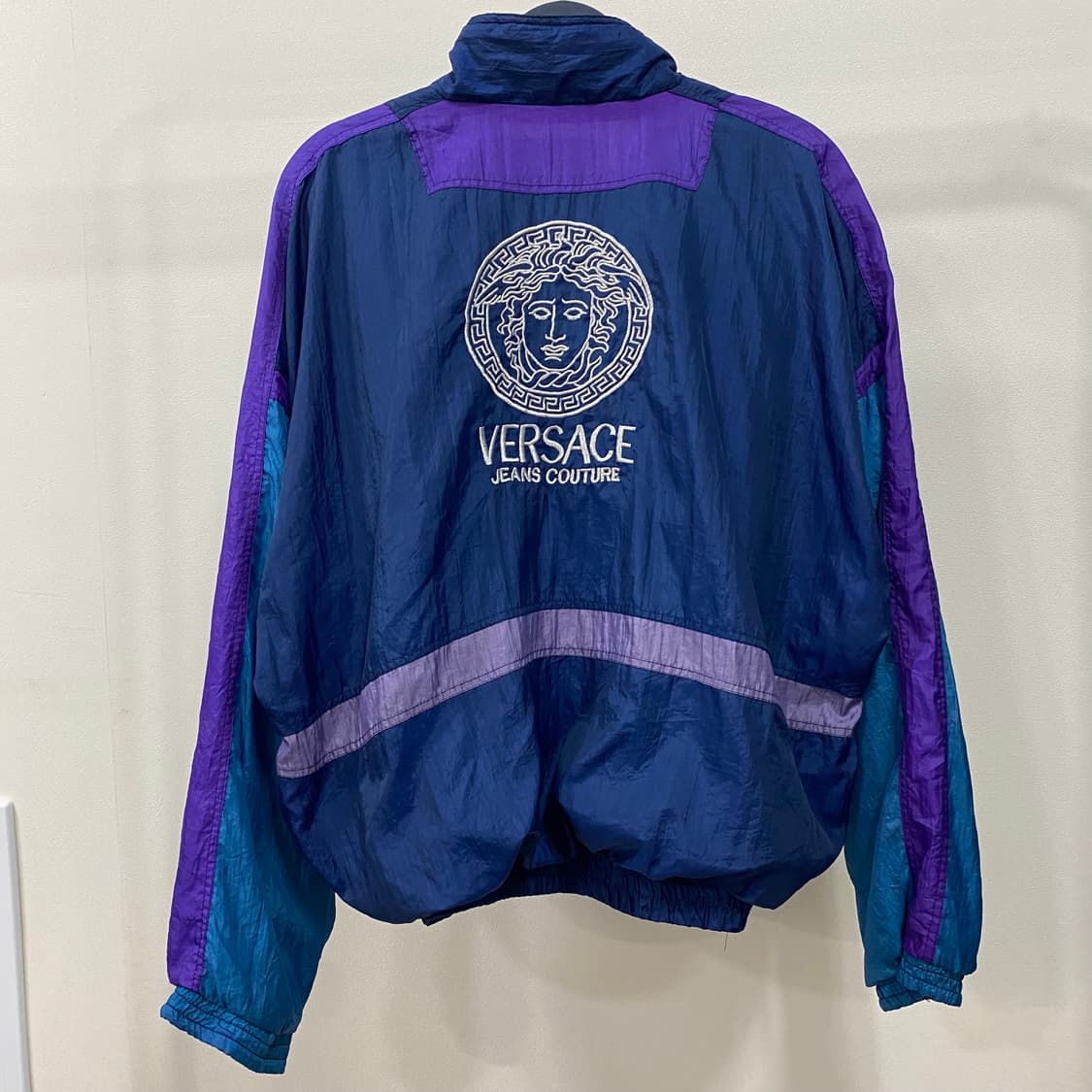 베르사체 진스 꾸띄르 올드스쿨 바람막이 자켓 상품이미지2