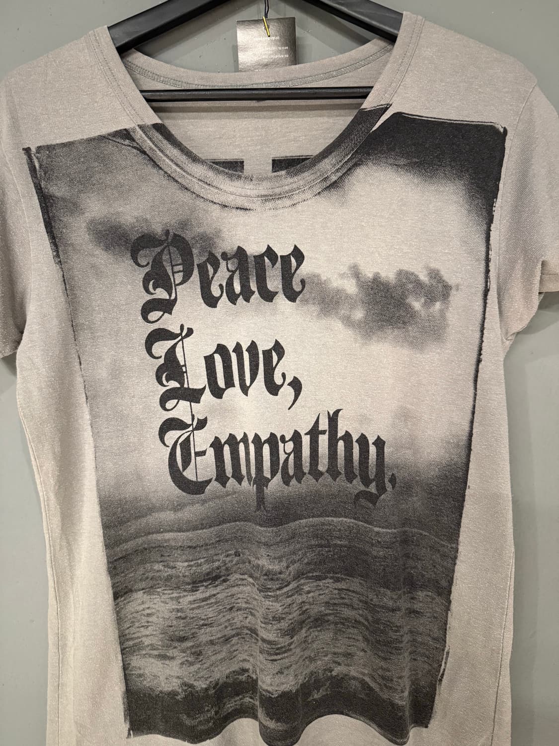 Attachment grunge printing detail top 상품이미지5