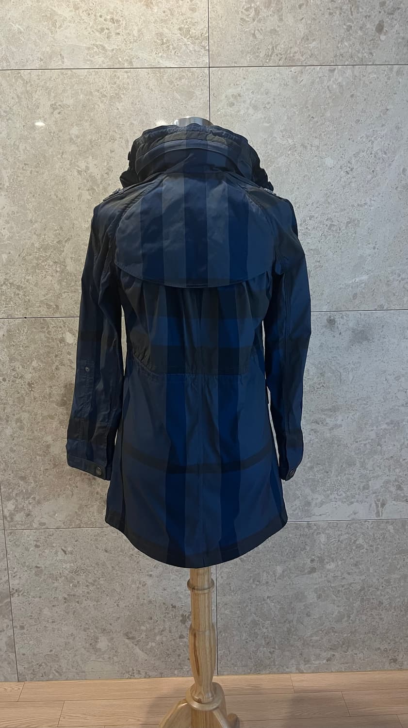 버버리 브릿 여성 체크 바람막이 165/75A 정품 상품이미지4