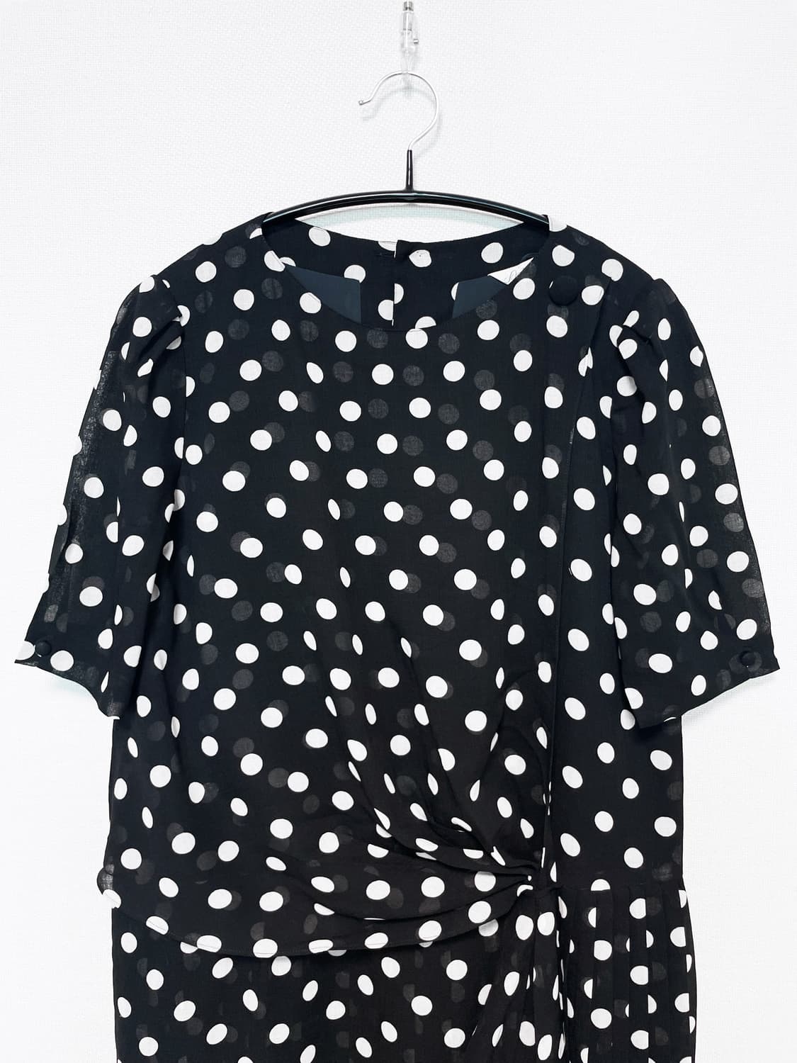 Pleated Wrap Dot Midi Dress - Black 상품이미지5