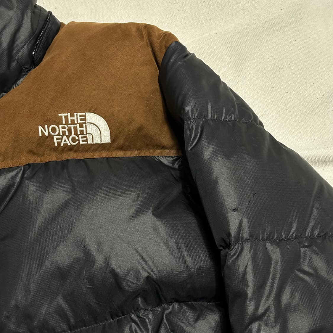 The North Face 화이트라벨 구스다운 눕시  스웨이드 배색 패딩 상품이미지6