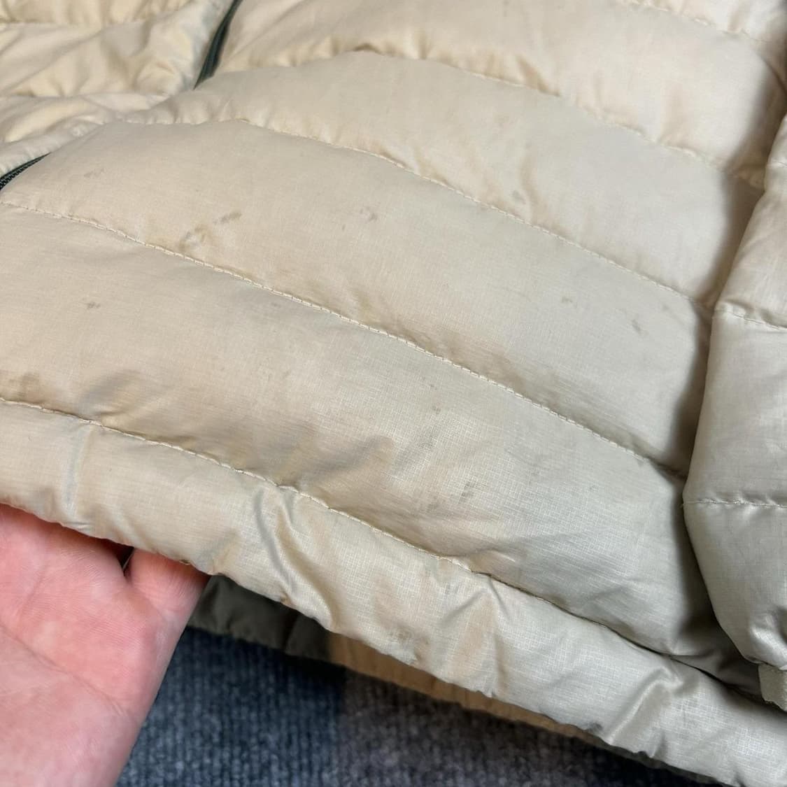 파타고니아 경량패딩 그레이 상품이미지5