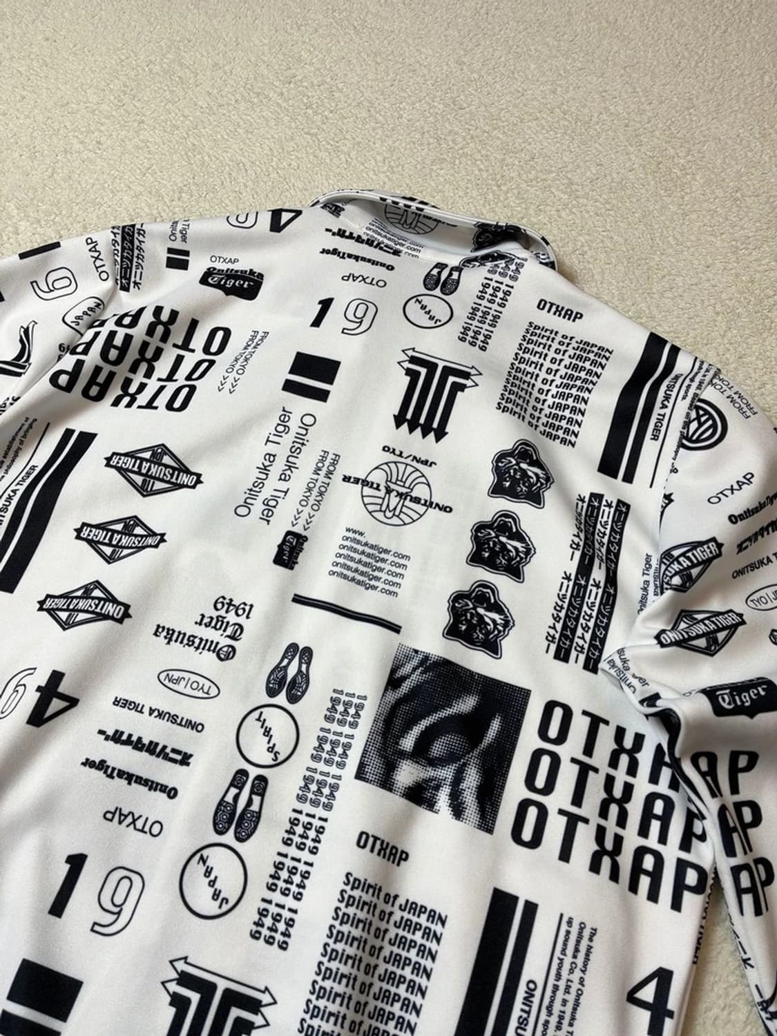 오니츠카타이거 x 안드레아 폼필리오 트랙탑 집업 PN7118 상품이미지7