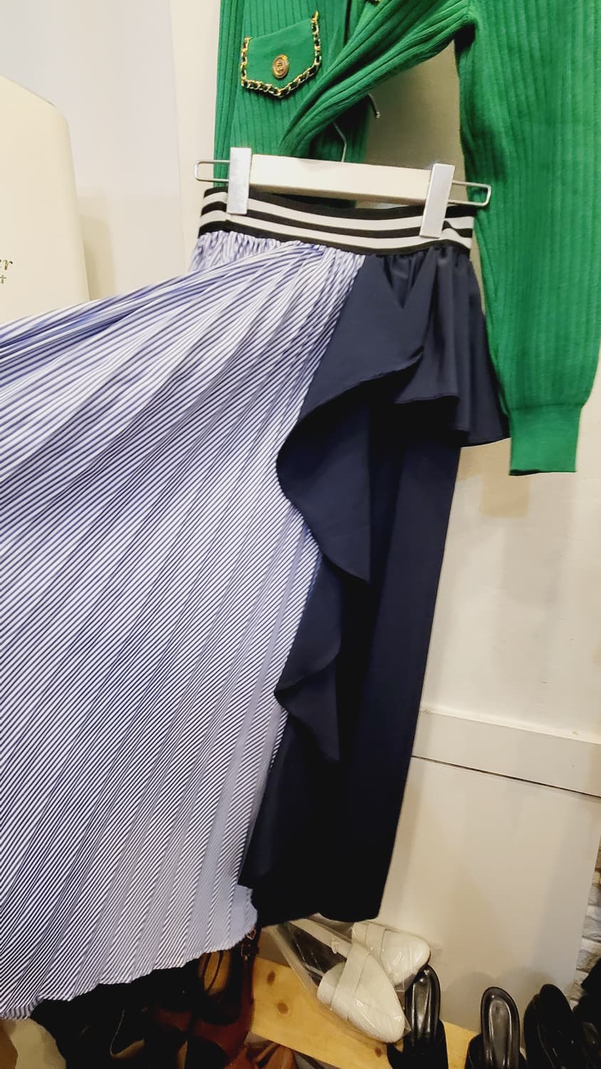 그린 체인 브이넥니트.  지고트 언발스커트 상품이미지5