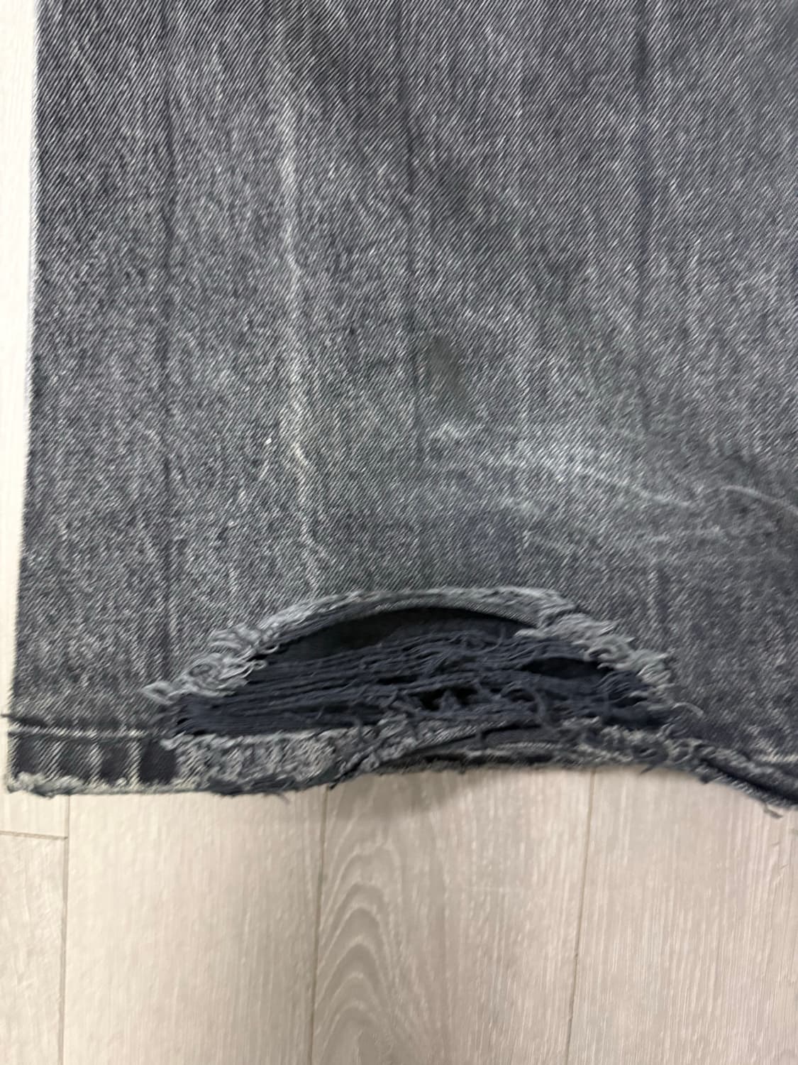 발렌시아가 디스트레스드 플레어 데님 상품이미지3