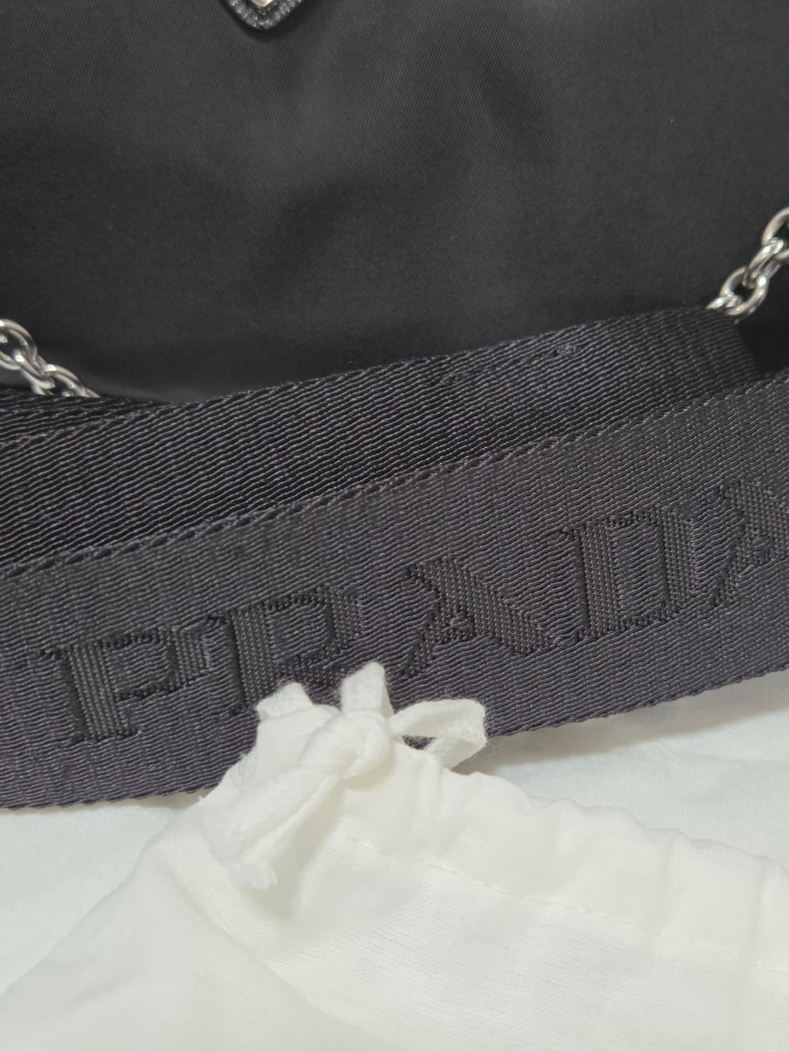 [새상품급] 프라다 리에디션 테수토 은장 체인 호보백  상품이미지6