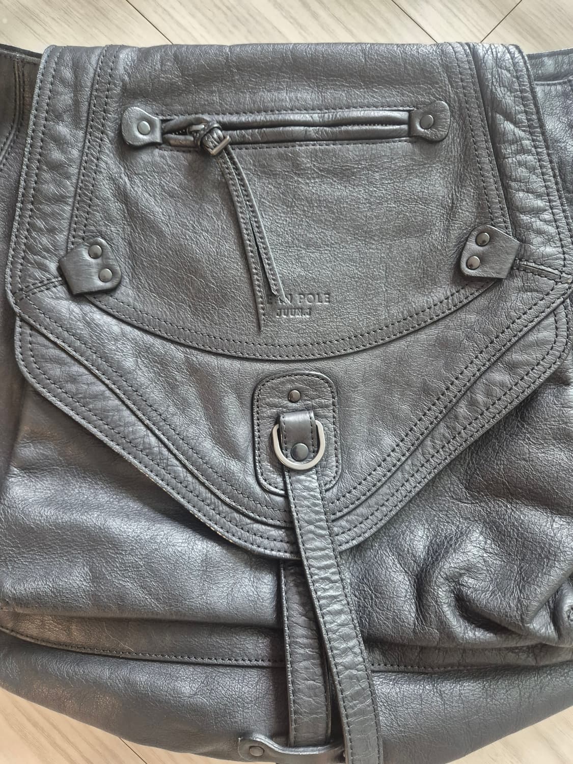 빈폴 준J 콜라보 가죽 숄더백입니다
 상품이미지2