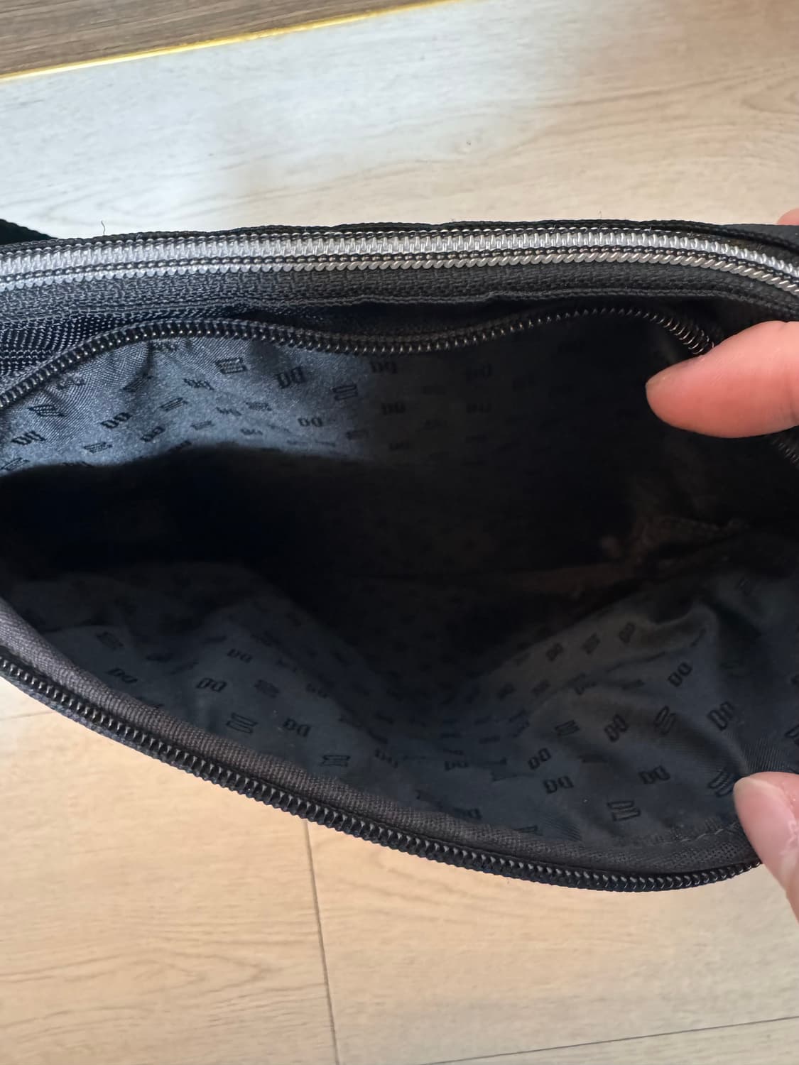 닥스 남성 크로스백 팝니다! 상품이미지3