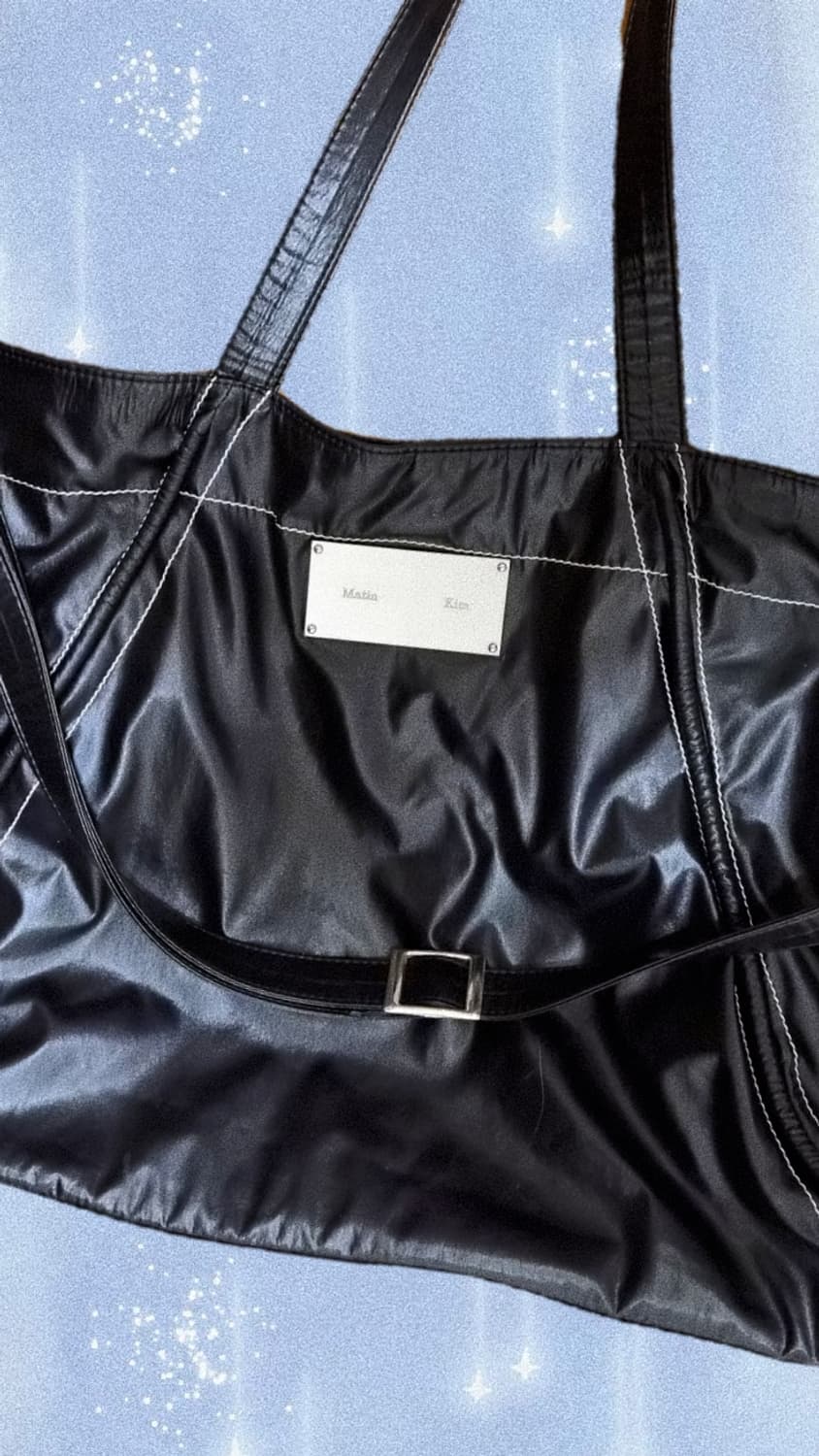 마뗑킴(MATIN KIM) 빅 코팅 토트백 블랙 상품이미지1