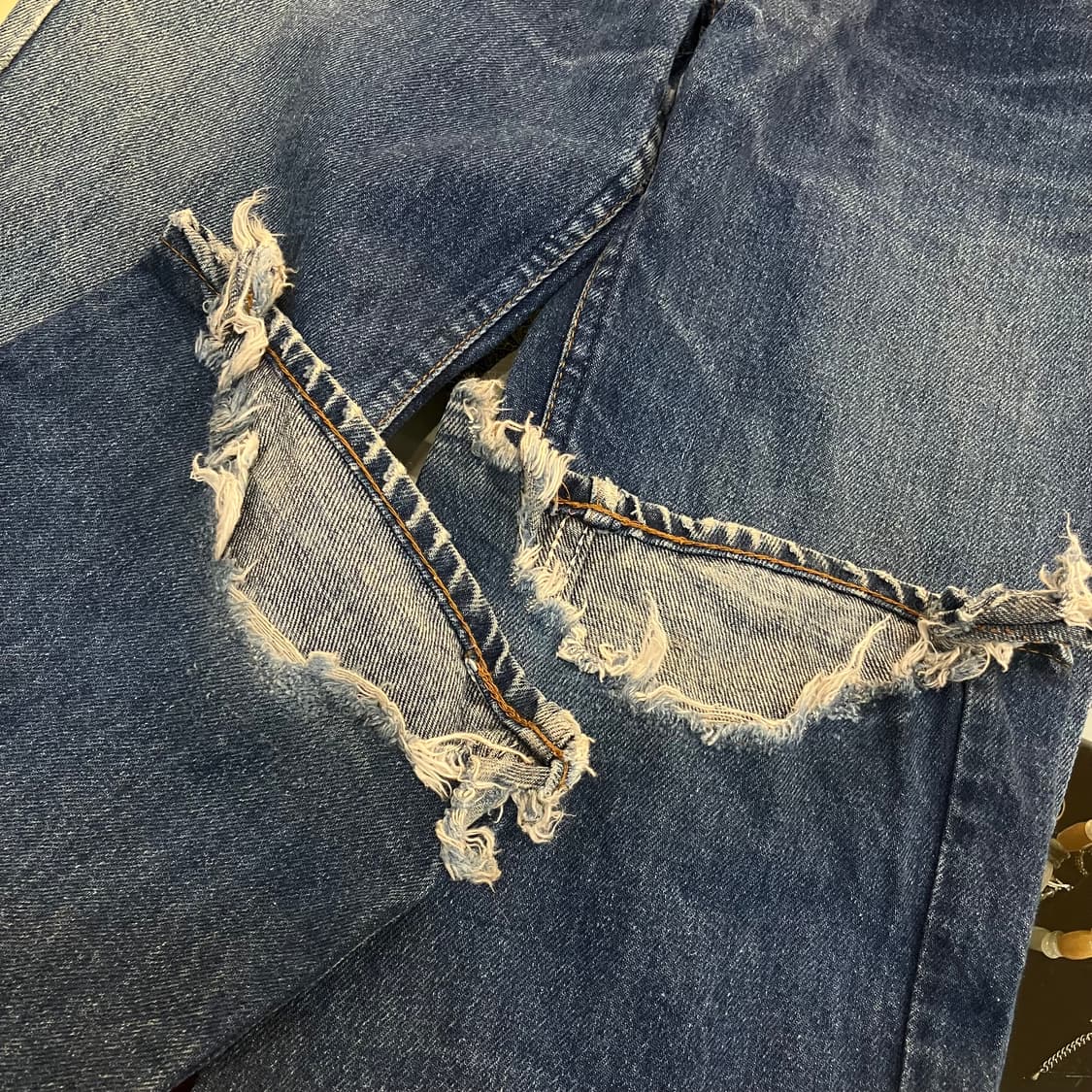 80s 리바이스 517 오렌지탭 데미지 부츠컷 데님팬츠  상품이미지4